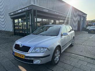 krockskadad bil auto Skoda Octavia 1.6 FSI 85KW AIRCO 2008/9