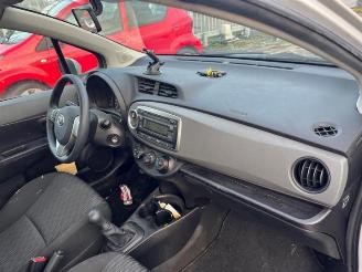 Toyota Yaris Yaris III (P13), Hatchback, 2010 / 2020 1.0 12V VVT-i picture 10