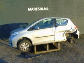 Vrakbiler auto Toyota Yaris Yaris III (P13), Hatchback, 2010 / 2020 1.0 12V VVT-i 2013/10