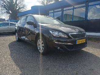damaged passenger cars Peugeot 308 1.2 PureTech Style 2016/7