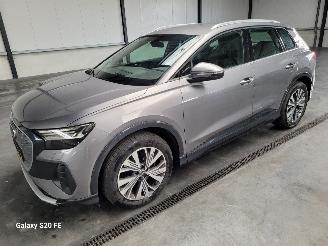damaged passenger cars Audi Q4 e-Tron 35 125-KW 55kwh Automaat Advance 2021/9