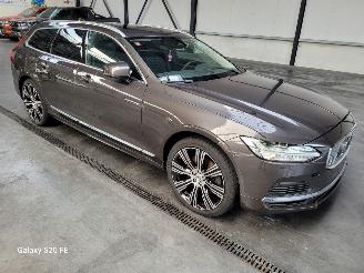 damaged passenger cars Volvo V-90 2.0 T6 251-KW Automaat AWD Inscription 2022/7