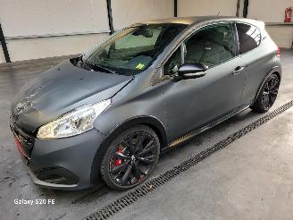 krockskadad bil auto Peugeot 208 GTI 1.6 e-THP 153-KW 6-Bak 3drs MATT 2017/5
