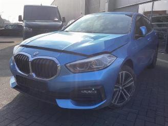 Salvage car BMW 1-serie 1 serie (F40), Hatchback, 2019 118i 1.5 TwinPower 12V 2020/7