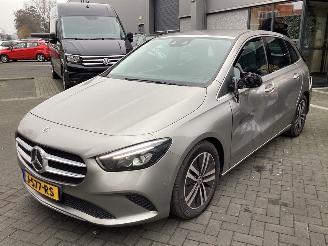 Damaged car Mercedes B-klasse 180 Business Solution Luxury 2020/1