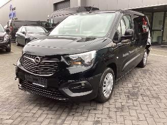 krockskadad bil auto Opel Combo 1.5 CDTI 2022/9