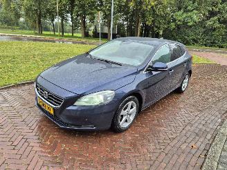 Damaged car Volvo V-40 1.6 D2 Momentum 2013/9