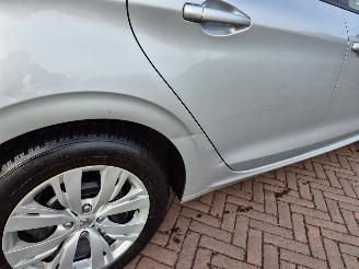 Peugeot 208 1.2 VTi Active picture 7