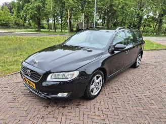 Damaged car Volvo V-70 2.0 D3 Dynamic Edition 2015/12