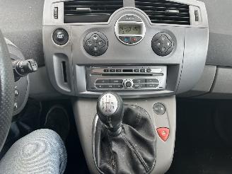 Renault Grand-scenic 2.0-16V Tech Line Navi Clima picture 9