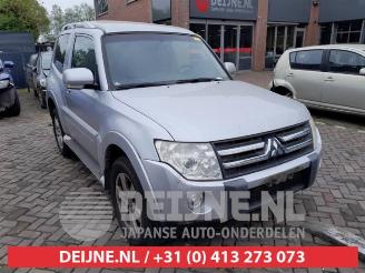 Salvage car Mitsubishi Pajero Pajero Hardtop (V8/9), Terreinwagen, 2007 3.2 DI-D 16V Autom. 2007/9