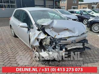 Uttjänta bilar auto Toyota Auris Auris (E15), Hatchback, 2006 / 2012 1.8 16V HSD Full Hybrid 2012/6