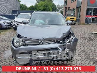 Mitsubishi Outlander Outlander (GF/GG), SUV, 2012 / 2022 2.0 16V PHEV 4x4 picture 2