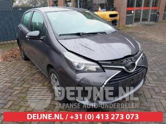 Vrakbiler auto Toyota Yaris Yaris III (P13), Hatchback, 2010 / 2020 1.33 16V Dual VVT-I 2016/9