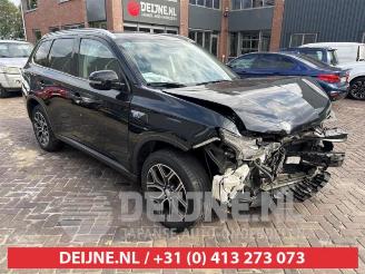 Mitsubishi Outlander Outlander (GF/GG), SUV, 2012 / 2022 2.0 16V PHEV 4x4 2015/7