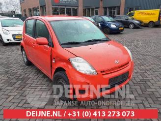 Vrakbiler auto Daihatsu Sirion Sirion 2 (M3), Hatchback, 2005 1.0 12V DVVT 2011/8