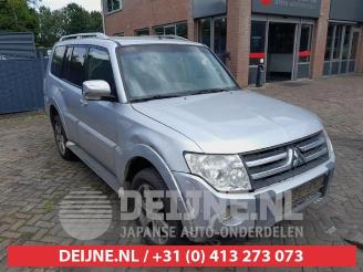 Salvage car Mitsubishi Pajero Pajero Hardtop (V8/9), Terreinwagen, 2007 3.2 DI-D 16V Autom. 2009/2