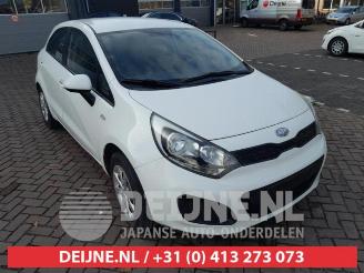 Vrakbiler auto Kia Rio Rio III (UB), Hatchback, 2011 / 2017 1.2 CVVT 16V 2012/1