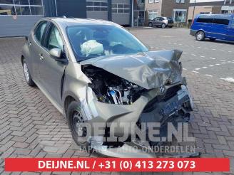 Vrakbiler auto Toyota Yaris Yaris IV (P21/PA1/PH1), Hatchback, 2020 1.5 12V Hybrid 115 2022/6
