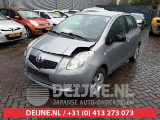 Toyota Yaris Yaris II (P9), Hatchback, 2005 / 2014 1.3 16V VVT-i picture 3