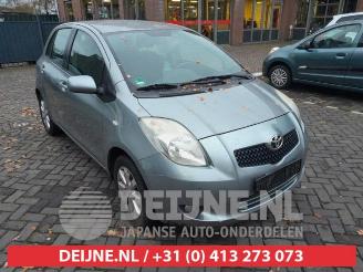 Vrakbiler auto Toyota Yaris Yaris II (P9), Hatchback, 2005 / 2014 1.3 16V VVT-i 2008/7