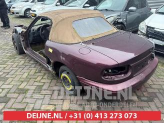 Vrakbiler auto Mazda MX-5 MX-5 (NA18/35/6C/8C), Cabrio, 1990 / 1998 1.6i 16V 1996/1