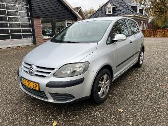 krockskadad bil auto Volkswagen Golf plus 1.6 fsi Comfortline Business 2006/12