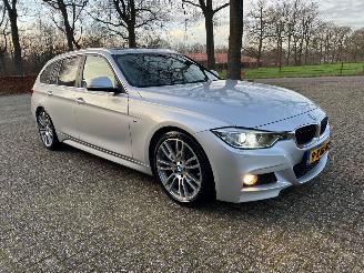krockskadad bil auto BMW 3-serie 320i M-sport aut. *pano* 2014/11