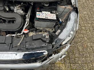 Peugeot 108 1.0 active apple carplay picture 12