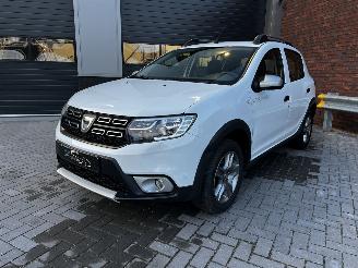 Schadeauto Dacia Sandero STEPWAY 0.9 Tce NAVI / CRUISE / PDC 2019/6