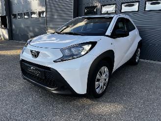 krockskadad bil auto Toyota Aygo X 1.0 VVt-i CRUISE/ CAMERA / STOELVER / AIRCO 2024/2