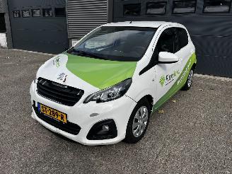 Peugeot 108 1.0 e-VTI AIRCO / 5 DEURS picture 1