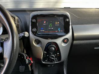 Toyota Aygo 1.0 VVTi CAMERA / CRUISE / AIRCO picture 14