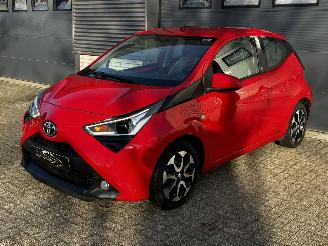 Vaurioauto  passenger cars Toyota Aygo 1.0 VVTi CAMERA / CRUISE / AIRCO 2020/10