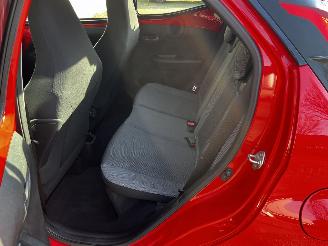 Toyota Aygo 1.0 VVTi CAMERA / CRUISE / AIRCO picture 11