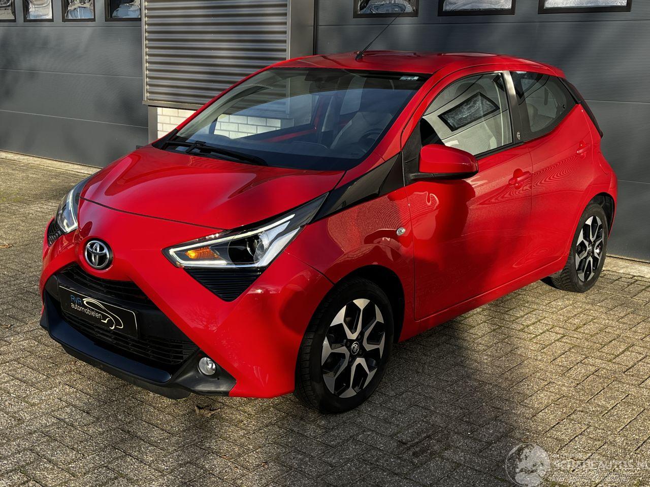 Toyota Aygo 1.0 VVTi CAMERA / CRUISE / AIRCO