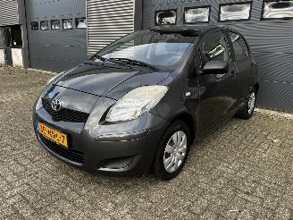 damaged passenger cars Toyota Yaris 1.0 VVTi AIRCO 5 DEURS 2010/10