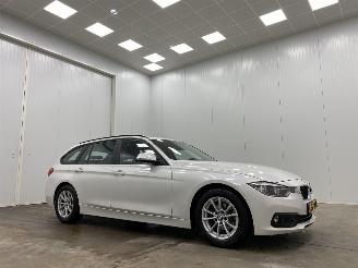 Vaurioauto  passenger cars BMW 3-serie Touring 320d Autom. Executive Navi Clima 2018/3