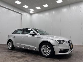 krockskadad bil auto Audi A3 Sportback 1.6 TDI Navi Clima 2013/9