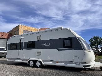 krockskadad bil caravan Hobby  De Luxe 650 UMF Prestige Airco Mover 2016/6