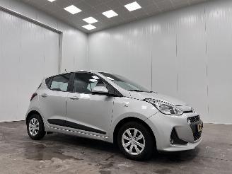 Vaurioauto  passenger cars Hyundai I-10 1.0i Go! Navi Clima 2017/9