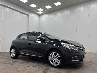 Vaurioauto  passenger cars Renault Clio 0.9 TCe Zen 5-drs Navi Airco 2018/8