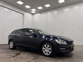 skadebil auto Volvo V-60 2.0 D2 Kinetic Navi Clima 2015/6