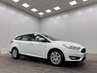 Vaurioauto  passenger cars Ford Focus Wagon 1.5 TDCI Lease Edition Navi Airco 2017/11