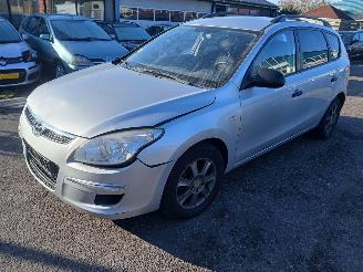 uszkodzony samochody osobowe Hyundai I-30 i30 Crosswagon (WWH) Combi 1.6 CVVT 16V (G4FC-G) [93kW] 2009/2