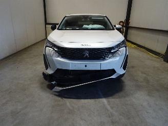 Salvage car Peugeot 3008 1.5 HDI 2021/10
