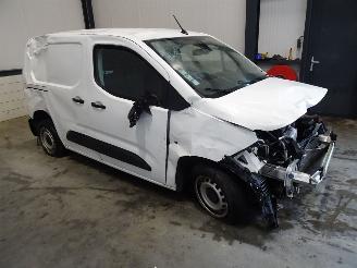 Vrakbiler auto Opel Combo 1.5 CDTI 2021/12