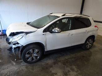 Salvage car Peugeot 2008 1.2 VTI 2015/10