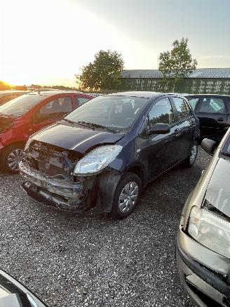 Vrakbiler auto Toyota Yaris 1.0 vvti 2010/1