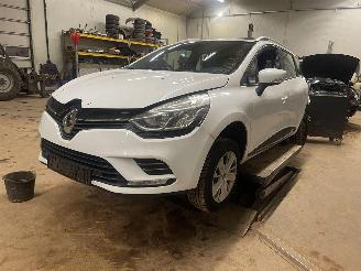 Salvage car Renault Clio 0.9 TCe Zen 2017/1